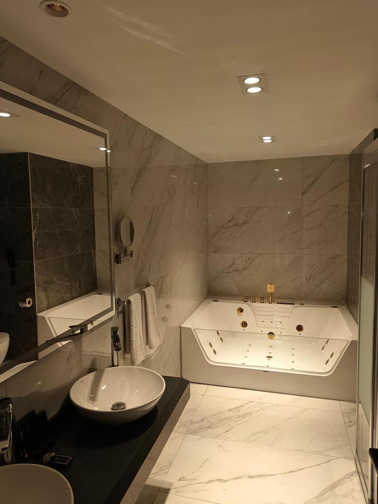 Ankawa Holiday Hotel Эрбиль Экстерьер фото